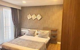 Liv Suit Hotel